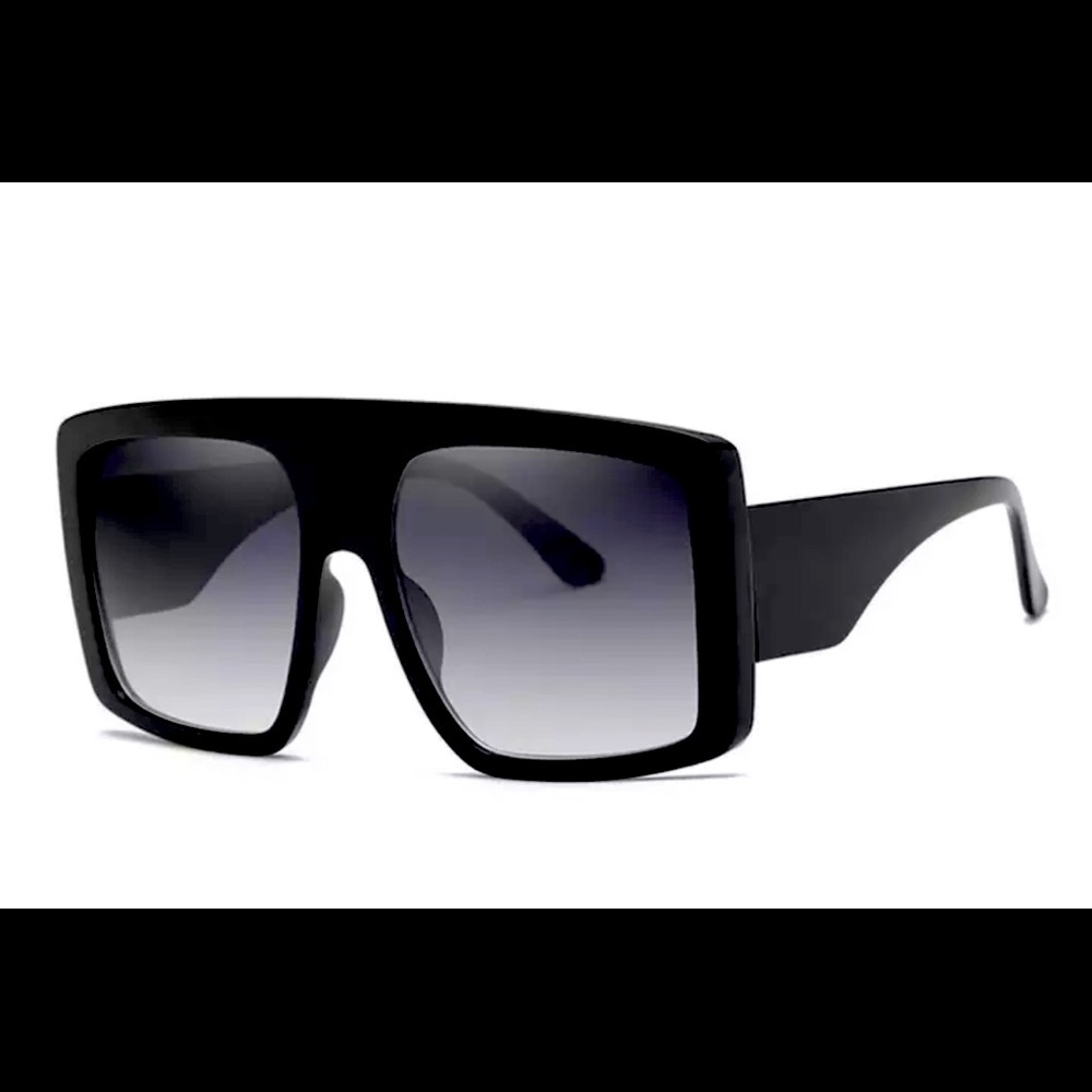 DIOR LIKE OVERSIZED BLACK SHADES!